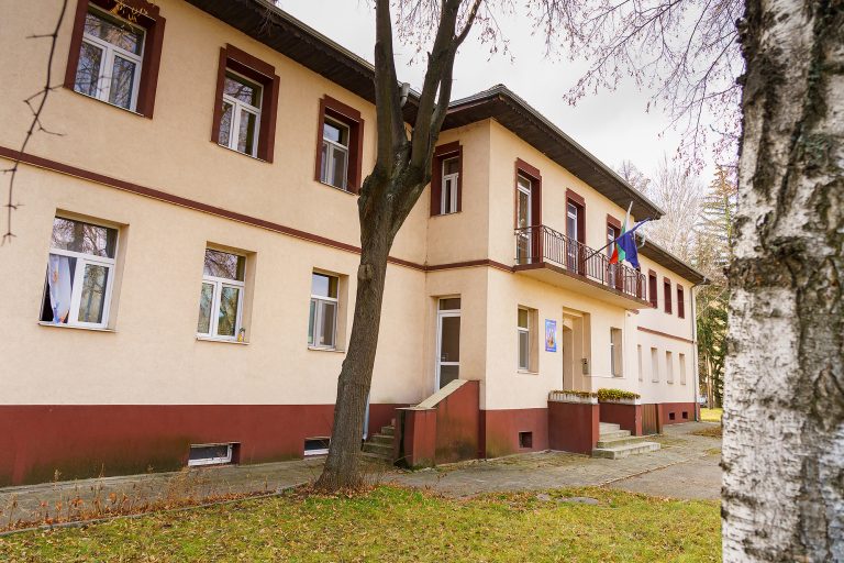 Централна сграда